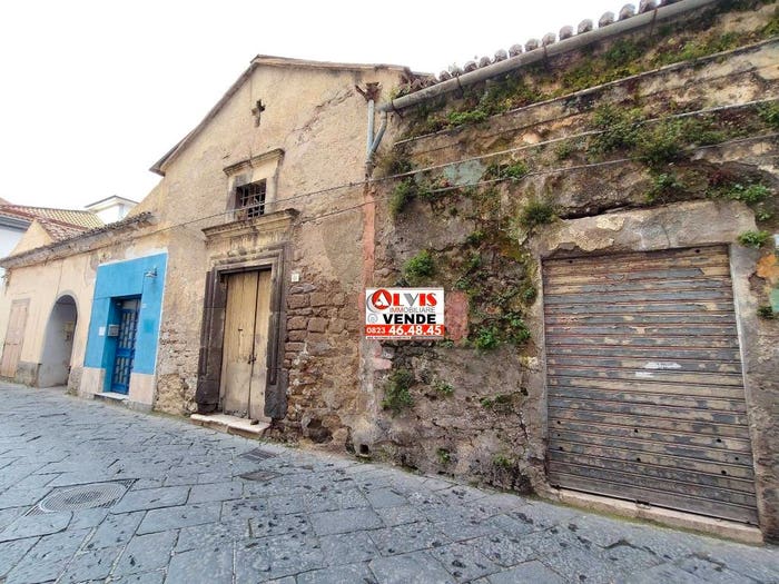 Casa con 6 locali in vendita in Via Santa Croce, Casagiove