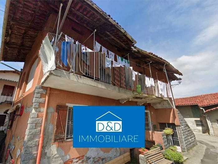 Casa con 5 locali in vendita in Via del Castello, Palazzo Canavese