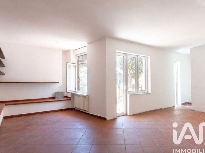 Appartamento con 5 locali in vendita in Calata San Francesco, Vomero, Napoli