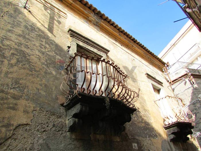 Casa con 6 locali in vendita in corso umberto, Bronte