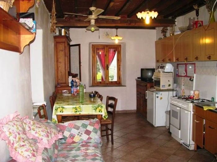 Casa con 6 locali in vendita in Via Zara, Bucine