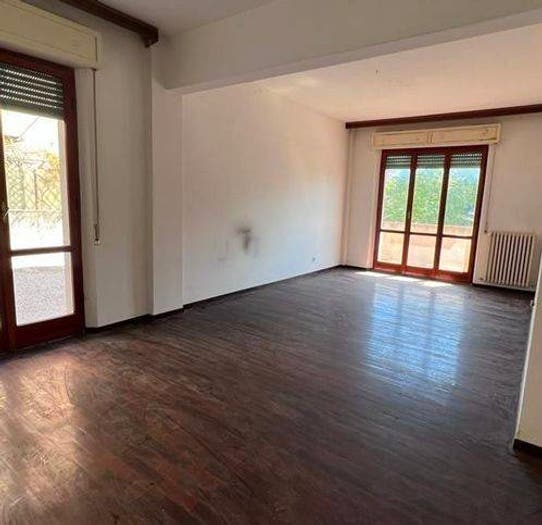 Appartamento con 6 locali in vendita in Borgo Rodi, Ancona