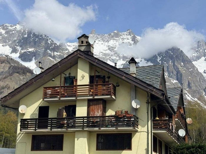Appartamento trilocale in vendita in Strada LarzeyEntrèves, Centro, Courmayeur