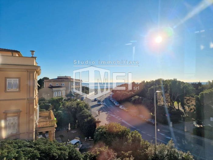 Appartamento con 6 locali in vendita in via Pacinotti, Ardenza, Livorno