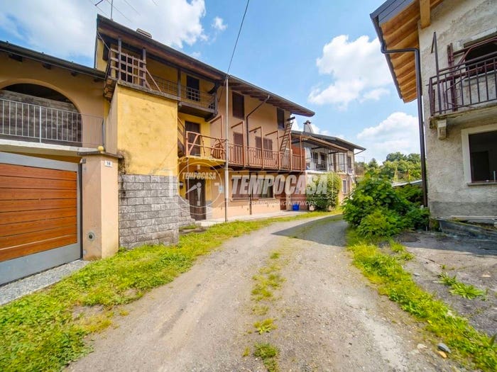 Casa trilocale in vendita in Via Briccola, Centro, Castelletto Sopra Ticino