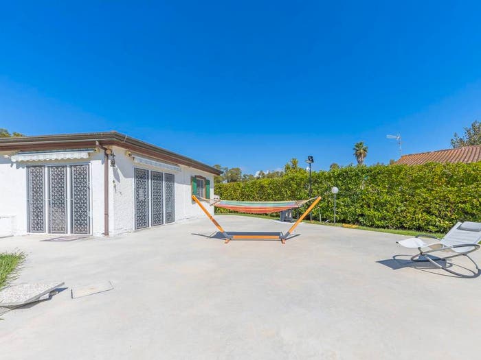 Casa quadrilocale in vendita in Strada Isola Bella, Latina Lido, Latina