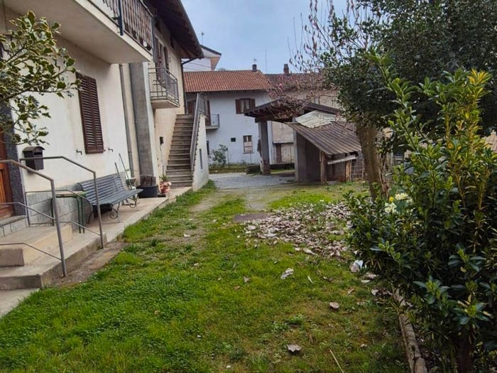 Casa trilocale in vendita in Strada Comunale per Rozzo, Rozzo, Borgosesia