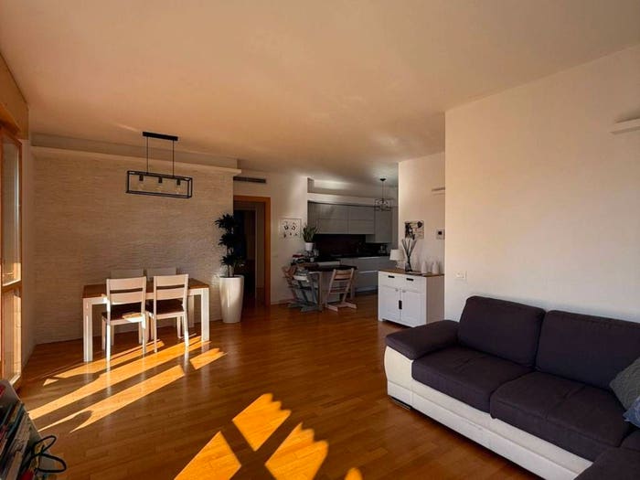 Appartamento trilocale in vendita in Via Lavandee, Cucciago