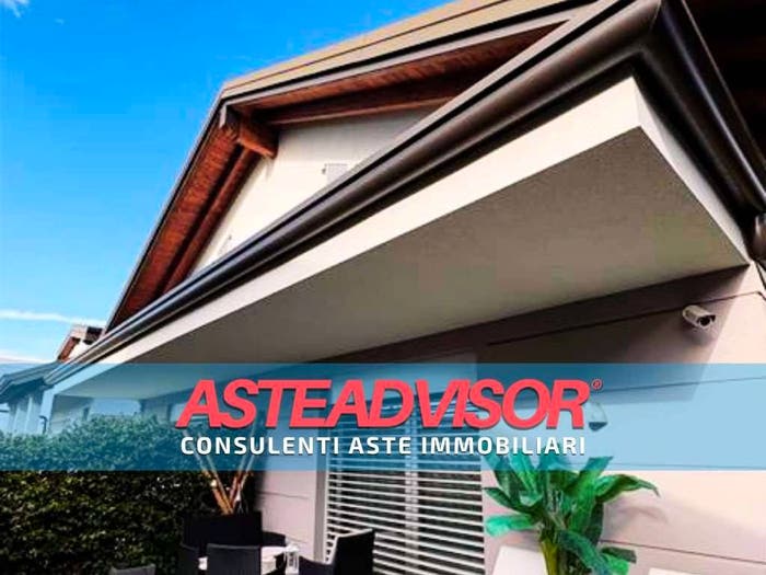 Casa quadrilocale in vendita in Via Daniele Crespi, Centro, Carate Brianza