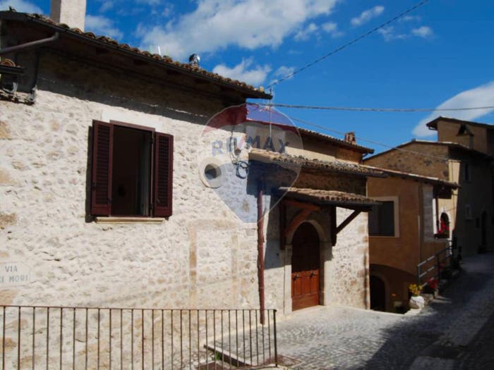 Appartamento trilocale in vendita in Via Dei Mori, Centro, Navelli