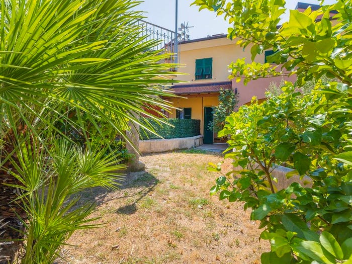 Appartamento trilocale in vendita in Via Calice, Finale Ligure