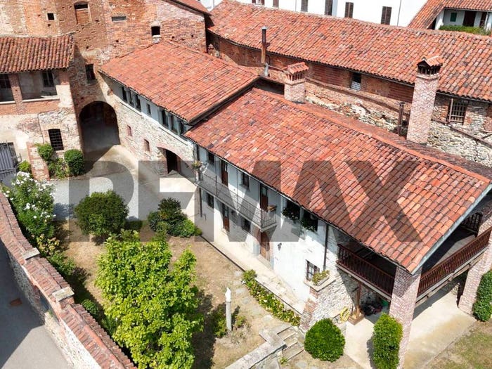 Casa con 6 locali in vendita in Via Generale Bignami, Centro, Salussola