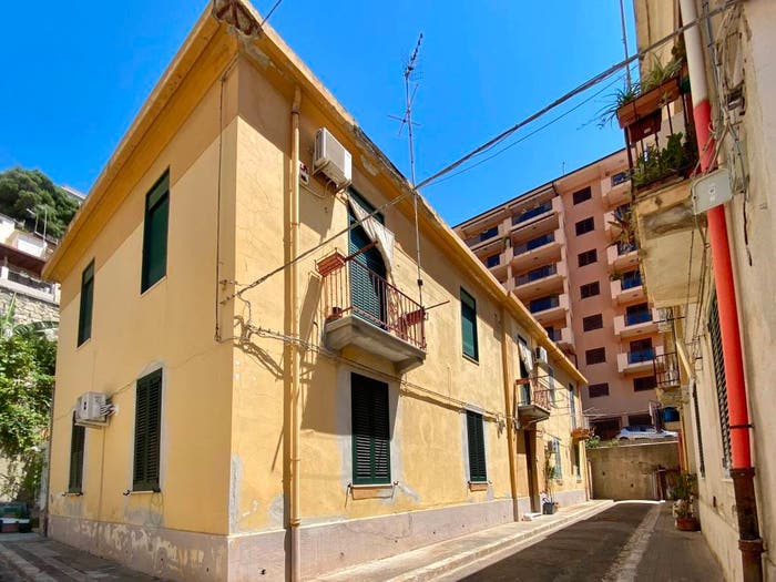 Appartamento trilocale in vendita in Via Santa Marta, Gonzaga, Messina