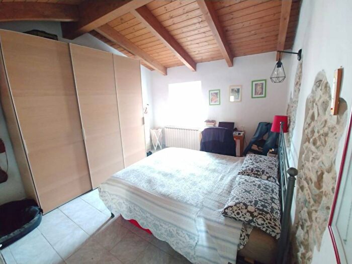 Casa con 6 locali in vendita in Urbino