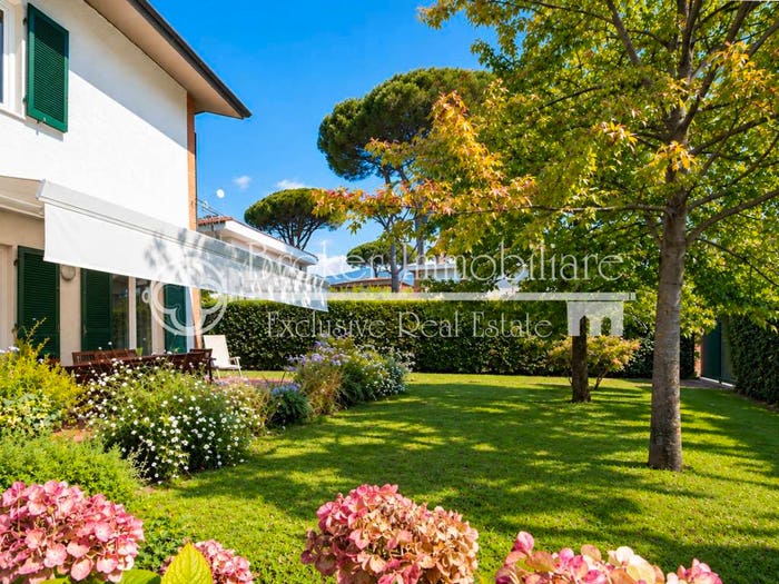 Casa quadrilocale in vendita in Via Antonio Canova, Vittoria Apuana, Forte dei Marmi