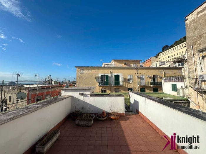 Appartamento con 5 locali in vendita in Via Nuova Santa Maria Ognibene, Quartieri Spagnoli, Napoli