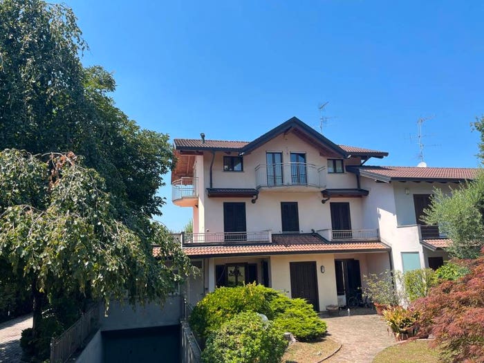 Casa con 6 locali in vendita in Via Giacomo Leopardi, Garbagnate, Garbagnate Monastero