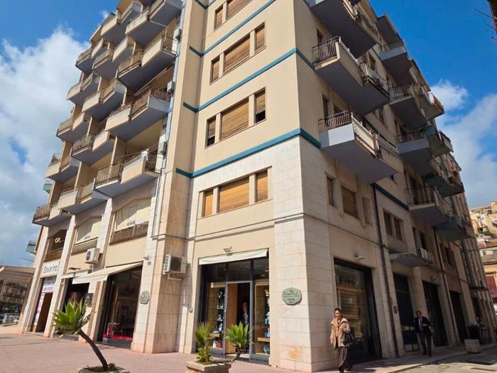 Appartamento quadrilocale in vendita in Viale Medaglie d'Oro, Modica Bassa, Modica