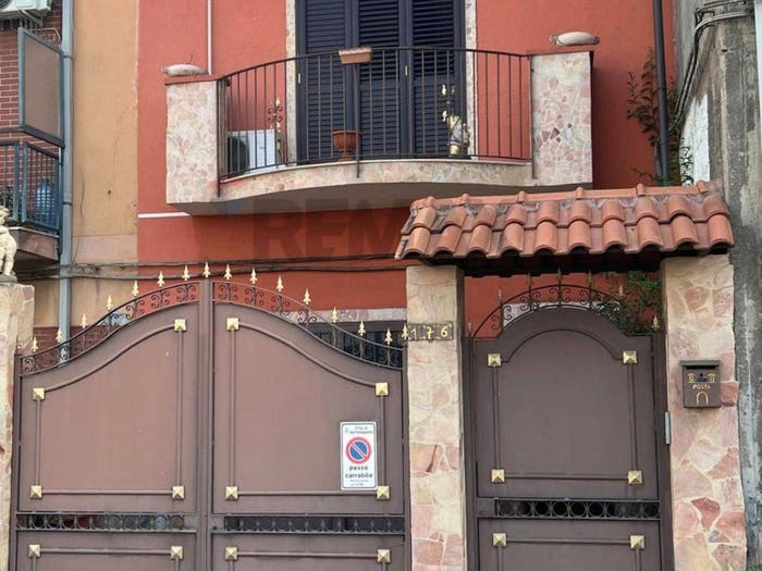 Casa quadrilocale in vendita in Via Plebiscito, Centro, Misterbianco