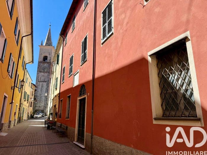 Casa con 6 locali in vendita in Via GARIBALDI, Centro, Calizzano