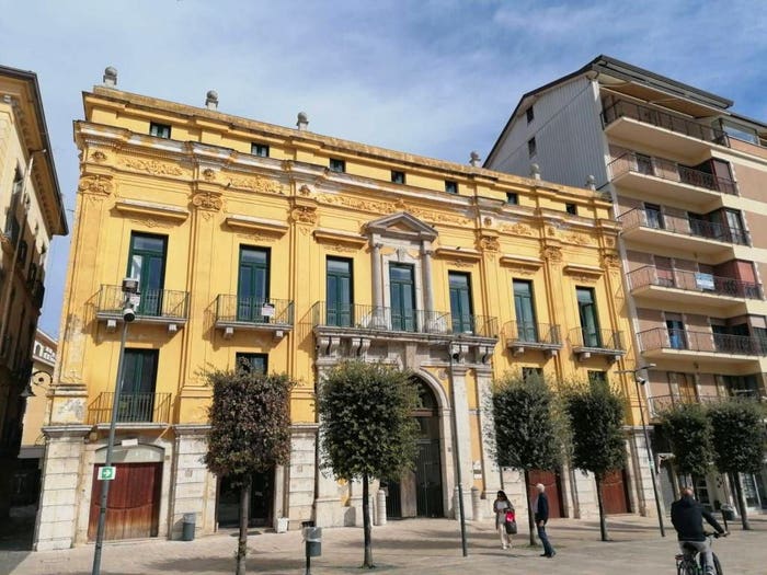 Appartamento con 5 locali in vendita in Piazza Libertà, Centro Storico, Avellino