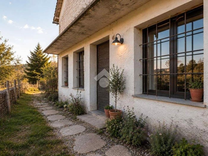 Casa con 6 locali in vendita in Contrada Zagari, Erbezzo