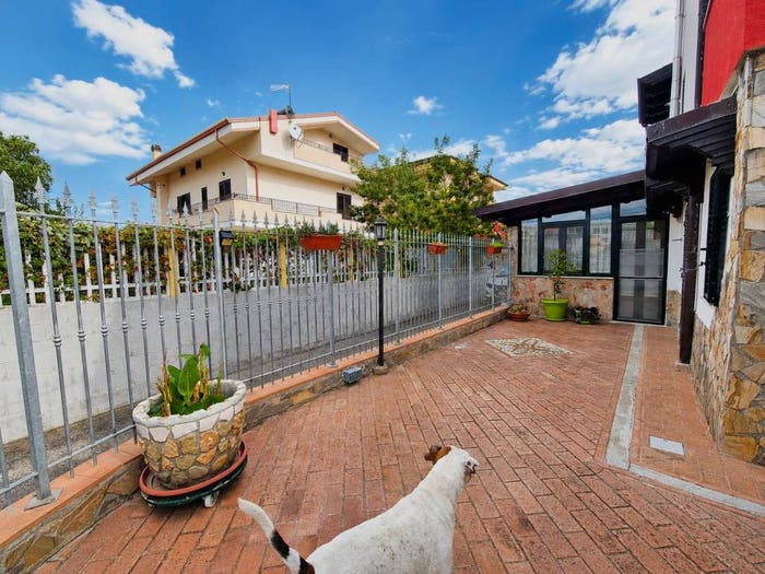 Casa quadrilocale in vendita in Via Nazioni Unite, Tufolo Farina, Crotone