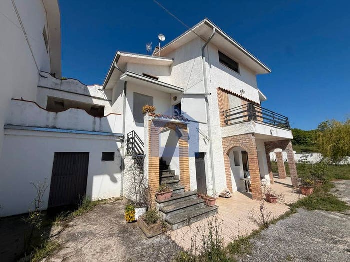 Casa con 6 locali in vendita in Via Benedetto Croce, San Giovanni, Tornareccio