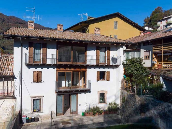 Casa con 6 locali in vendita in Via Luigi Cadorna, Casnigo