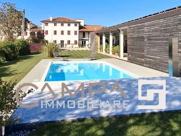 Casa con 6 locali in vendita in Altivole