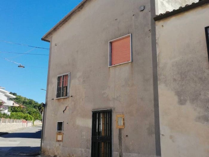 Casa quadrilocale in vendita in Via degli Eroi, Centro, Piana di Monte Verna