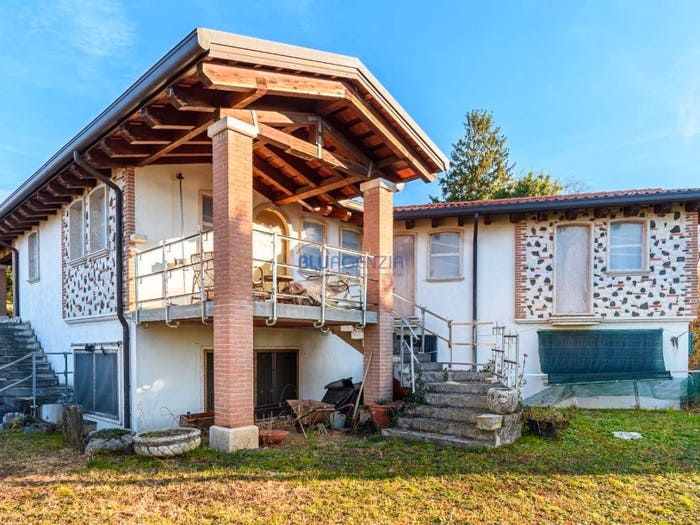 Casa con 6 locali in vendita in via madonnetta, Centrale, Zugliano