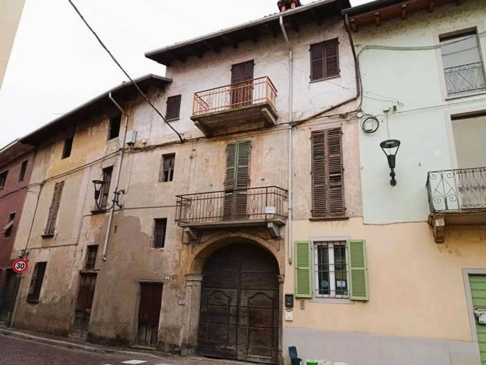 Casa con 6 locali in vendita in Via Roma, Carpignano Sesia