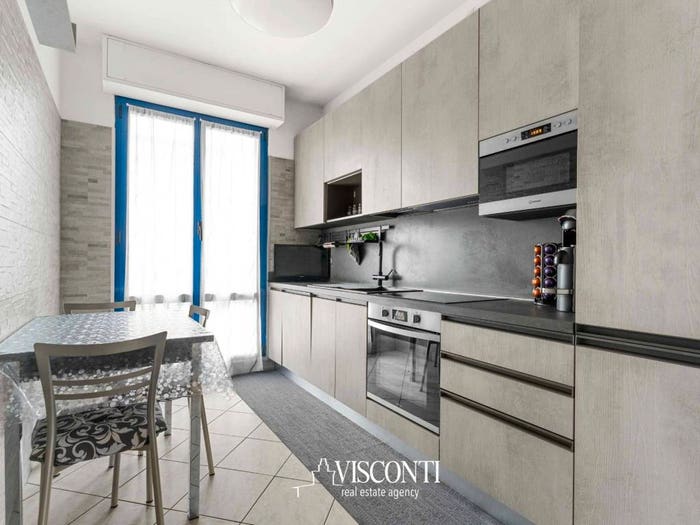 Appartamento trilocale in vendita in Via dei Salici, Quartiere Olmi, Milano