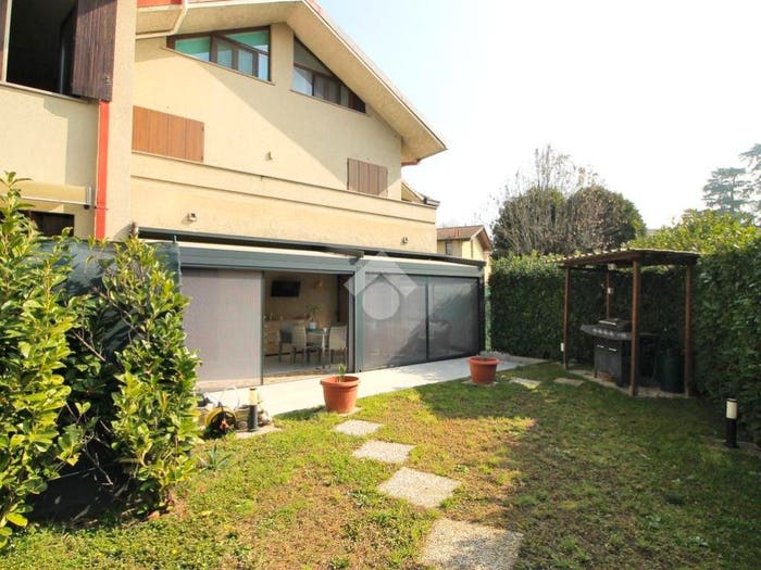 Casa trilocale in vendita in Via Antonio Fogazzaro, Centro, Mariano Comense