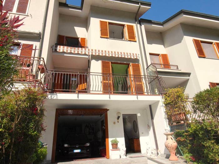 Casa quadrilocale in vendita in Via Dante Alighieri, Lipomo