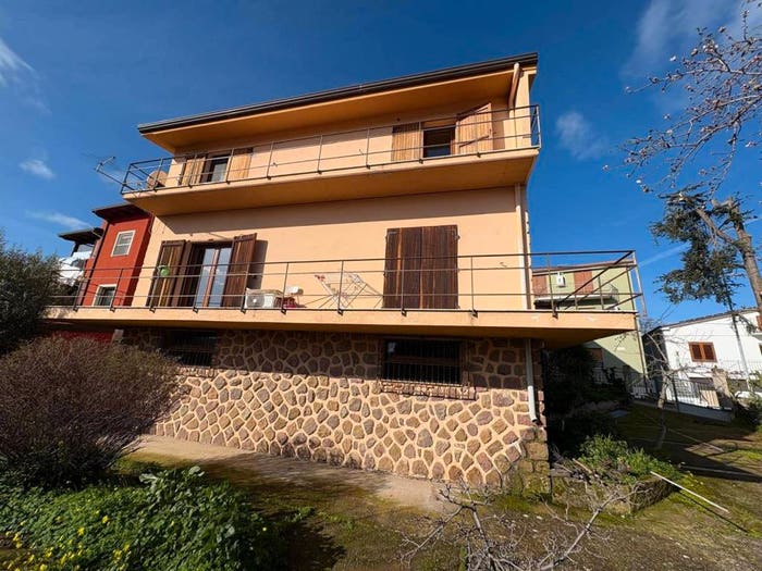 Casa con 6 locali in vendita in VIA GIOVANNI XXIII, Centro, Ozieri