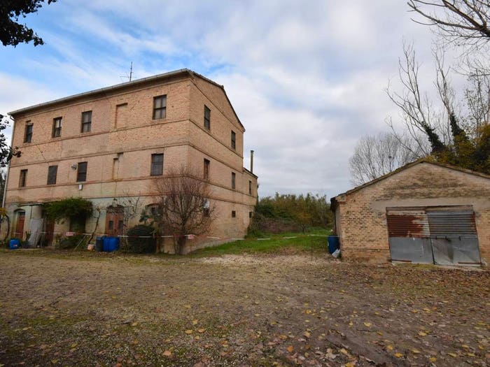 Casa con 6 locali in vendita in Contrada La Chiusa, Agugliano