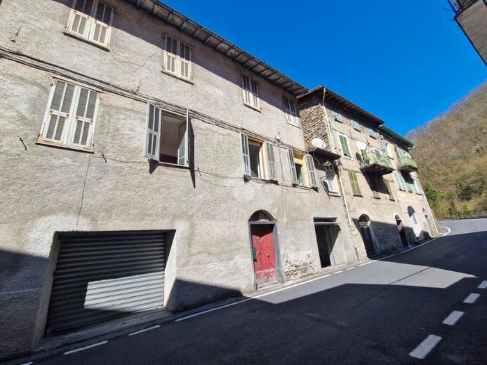 Appartamento trilocale in vendita in Via S Antonio, Centro, Molini di Triora