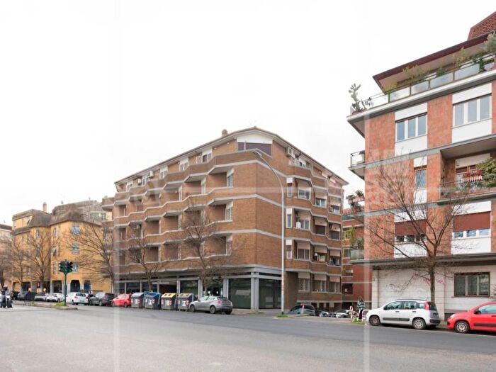 Appartamento trilocale in vendita in Viale Marco Polo, San Saba Caracalla, Roma