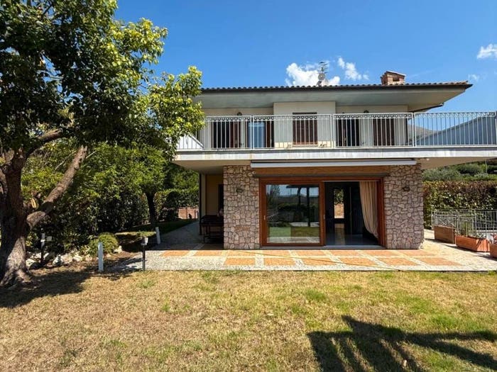 Casa con 5 locali in vendita in Via Cosmo Valeriano, Centro, Formia