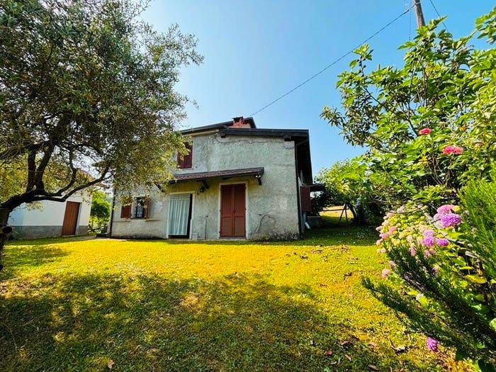 Casa con 6 locali in vendita in Centro, Bagnone
