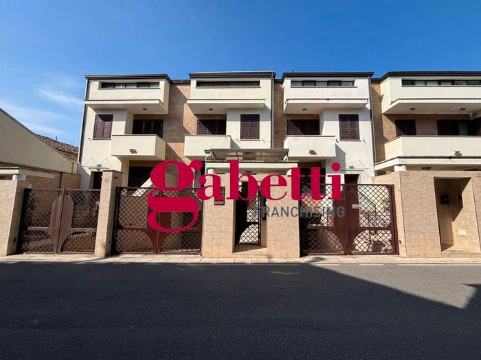 Casa con 6 locali in vendita in Via Gibuti, Recale