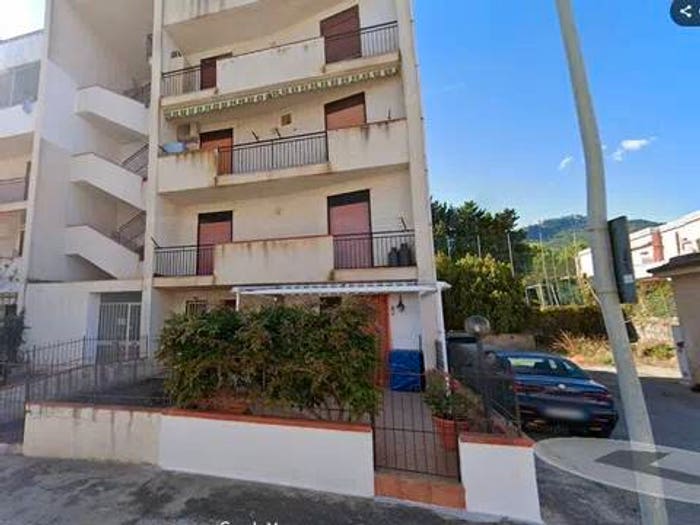 Appartamento trilocale in vendita in Via Valdemone, Finale, Pollina