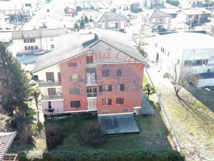 Appartamento trilocale in vendita in Piazza Paolo Lucchini, Centro, Castagnole delle Lanze