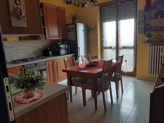 Appartamento con 5 locali in vendita in Zona Ciriè, Centro, Ciriè
