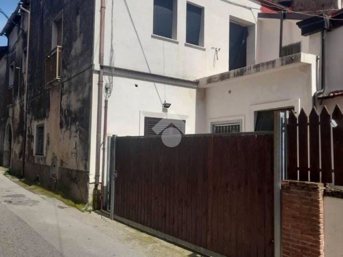 Casa quadrilocale in vendita in Via Pini, Montesarchio