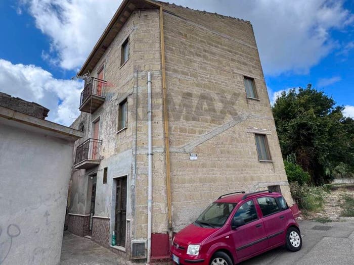 Casa trilocale in vendita in Via Falerno, Falciano del Massico