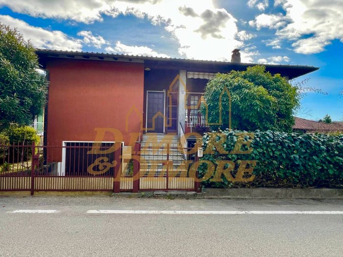 Casa quadrilocale in vendita in Via Gualtiero Berti, Maccagno, Maccagno con Pino e Veddasca