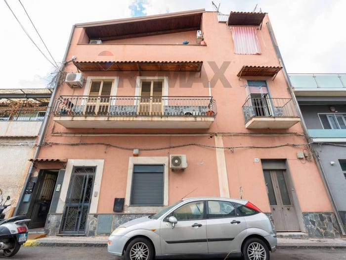 Appartamento trilocale in vendita in Via Riccardo Casalaina, Picanello, Catania